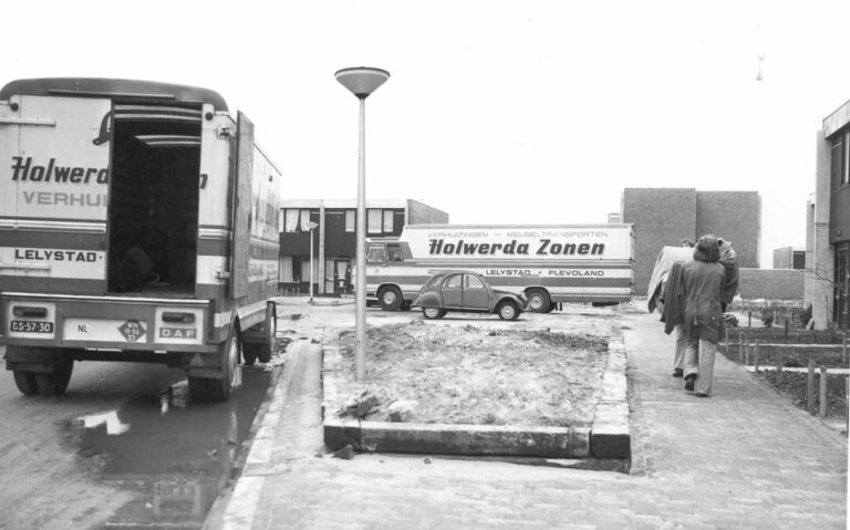 <p class="article-page__lead" data-has-access="{"hasAccess":true}" data-paywall-position="0">Deel 78 gaat over verkapte discriminatie bij het toewijzen van woningen.</p><p class="article-page__lead" data-has-access="{"hasAccess":true}" data-paywall-position="0"><a href="https://uitdepolderklei.nl/deel-78/">Lees verder ></a></p>