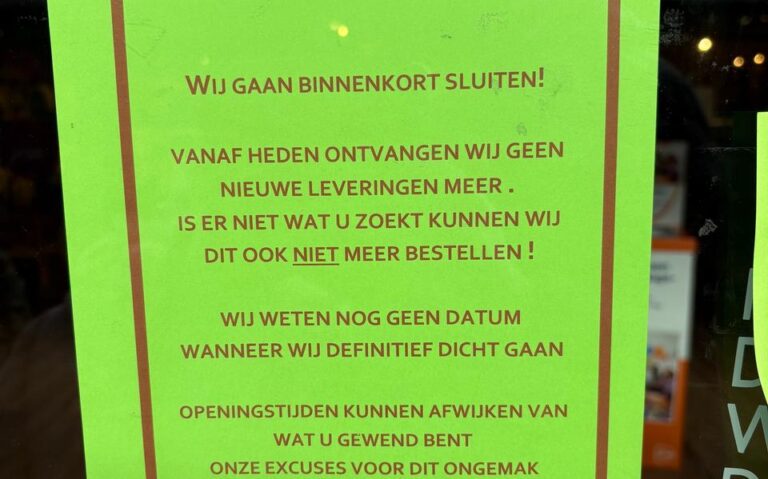 <p>Deel 81 gaat over de laatste boekhandel in het stadshart.</p><p><a href="https://uitdepolderklei.nl/deel-81/">Lees verder ></a></p>